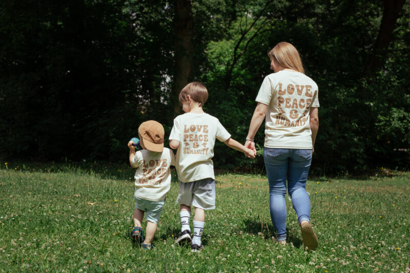 Kinder T-Shirt „LOVE, PEACE & HUMANITY”