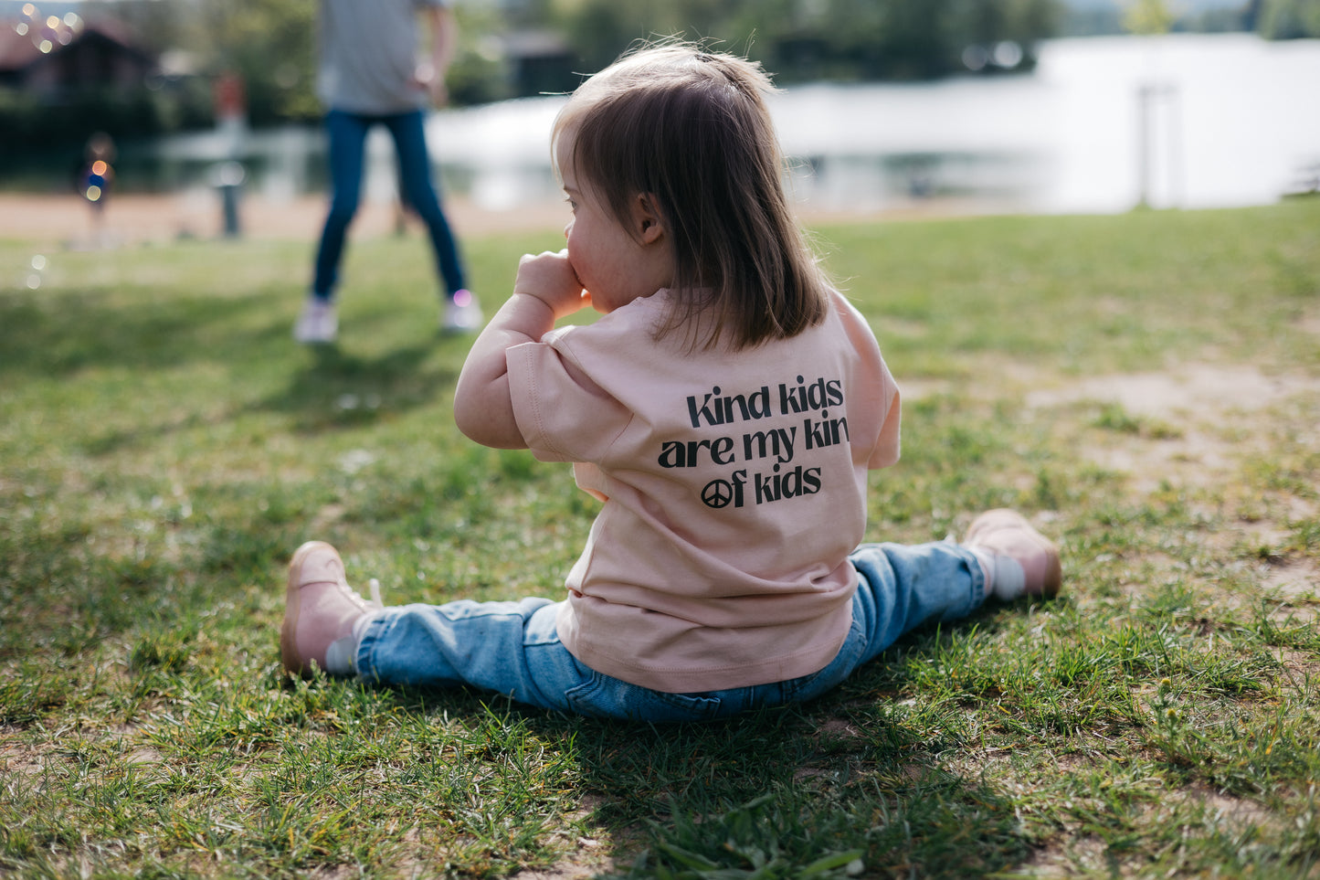 T-Shirt für Kinder designed by ONE DAY e.V. “kind kids are my kind of kids”
