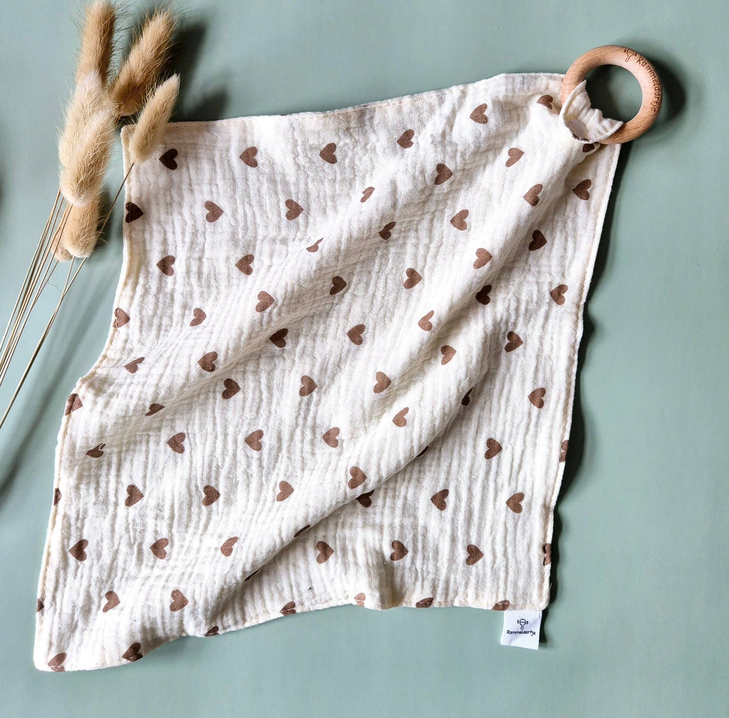 Kuscheltuch mit Beißring - Herzen