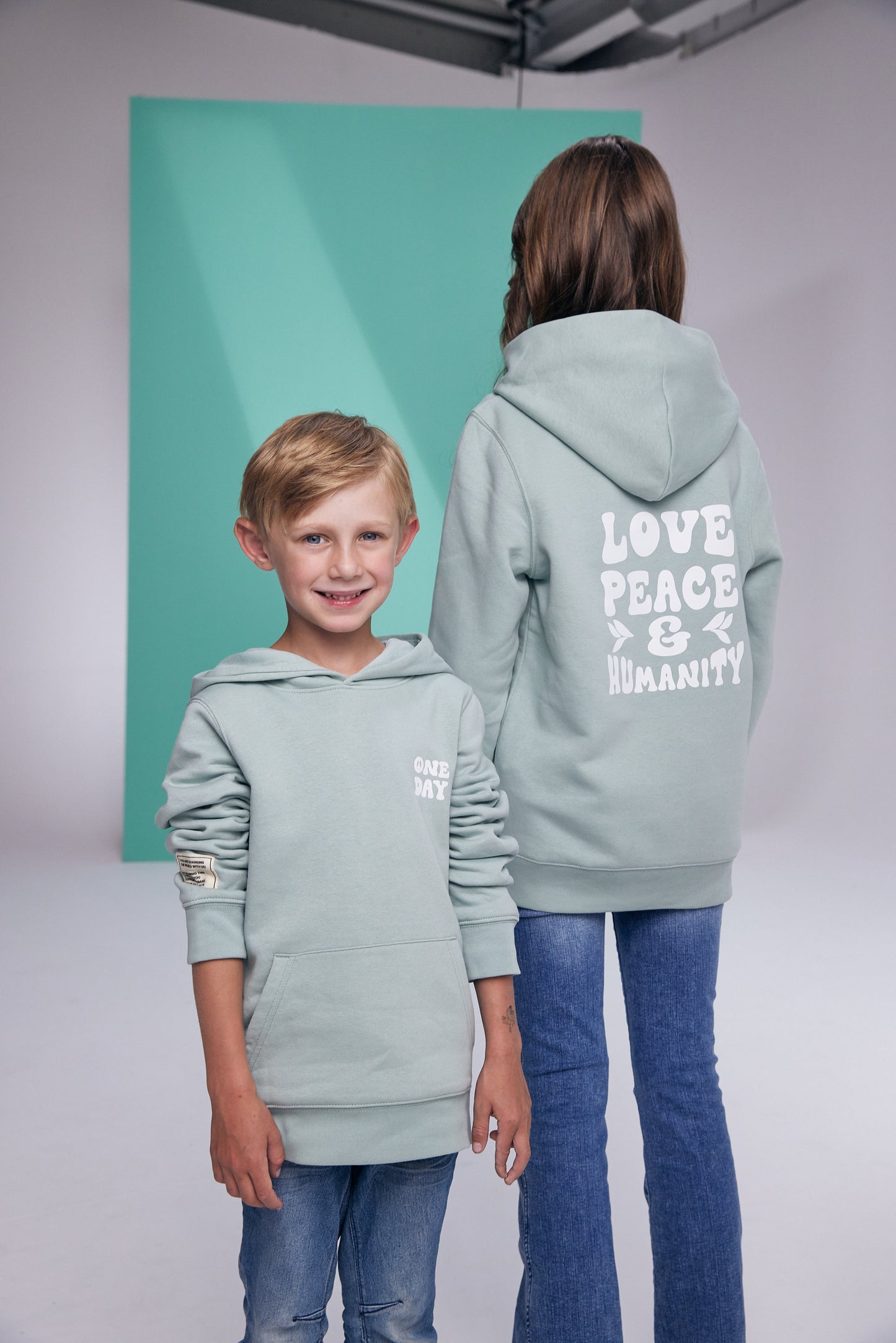 Kinder Hoodie „LOVE PEACE & HUMANITY”