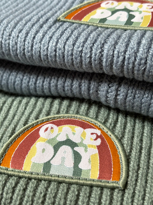 Classic fit Beanie „Rainbow ONE DAY"