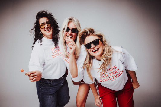 T-Shirt - Hot Girls care about Human Rights