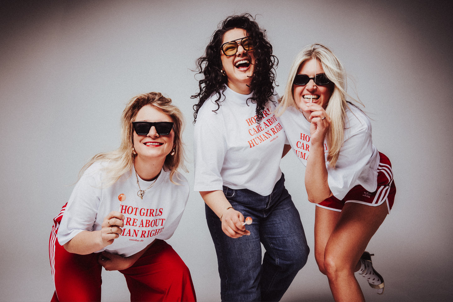 T-Shirt - Hot Girls care about Human Rights