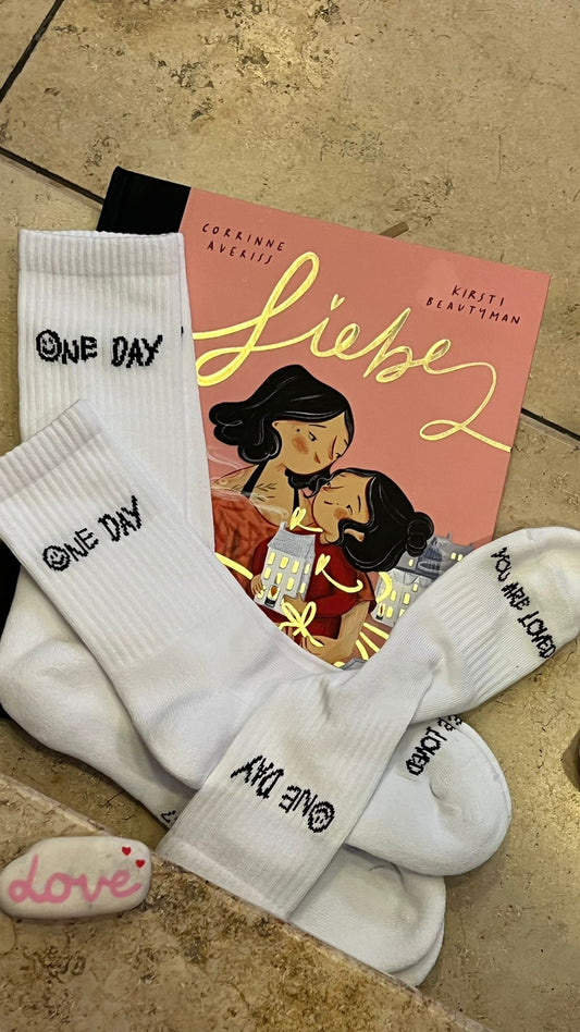 KIDS SOCKEN DESIGNED BY ONE DAY E.V. “YOU ARE LOVED”